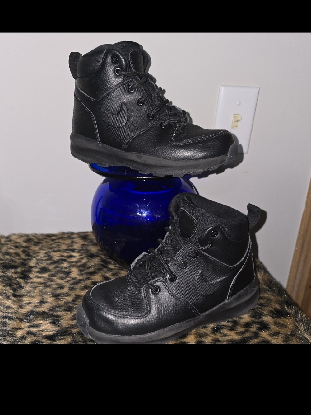Boys Black Nike Manoa Boots
